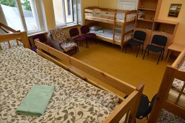 Фото номера Кровать в общем 8-местном номере Хостелы Gārsenes pils г. Aknīste 6