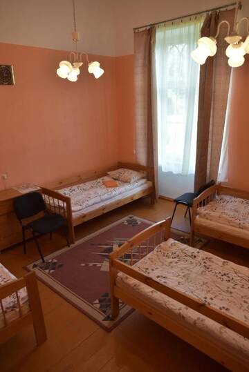 Фото номера Односпальная кровать в общем номере с 4 кроватями Хостелы Gārsenes pils г. Aknīste 6